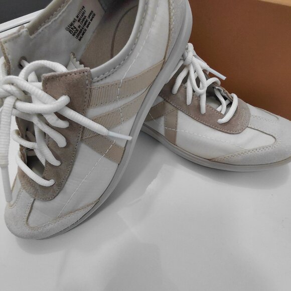 Women's Sneakers by Munro size 8 - Picture 3 of 11